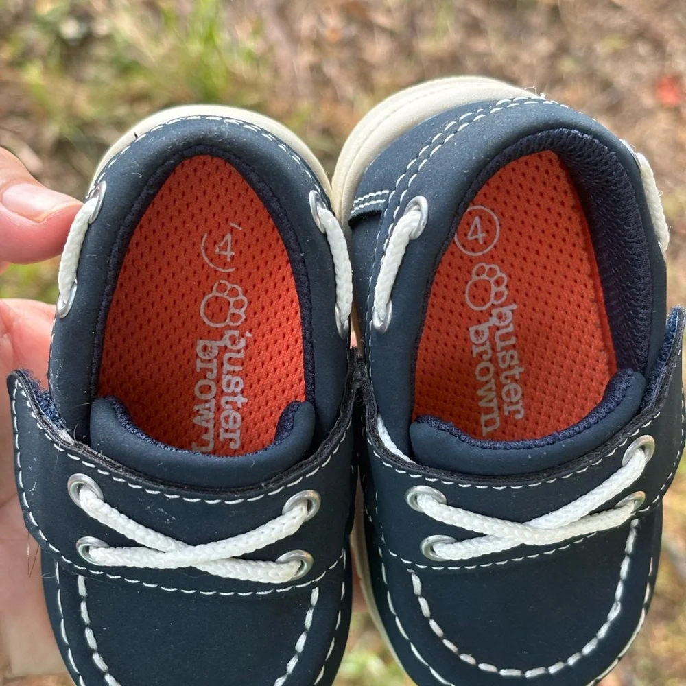 BUSTER BROWN BABY SHOES SIZE 4 NAVY BLUE